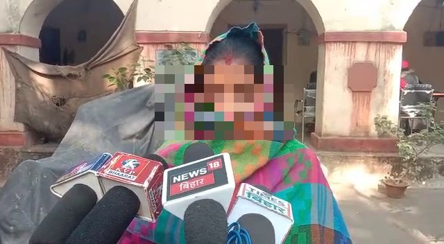 शौच के लिए जा रही महिला के साथ तीन युवकों ने किया दुष्कर्म