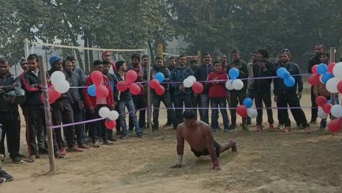 भागलपुर के मुकेश कुमार ने पुश अप में रचा इतिहास 1 मुकेश कुमार