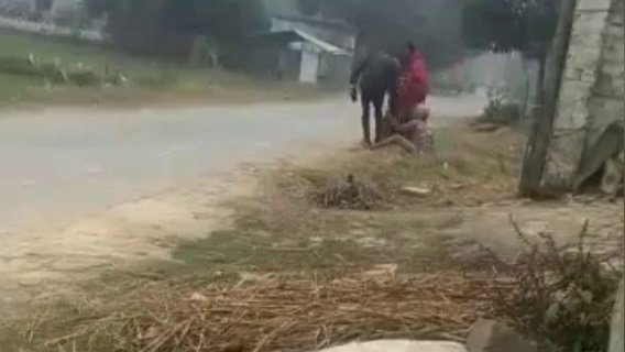 औरंगाबाद: जल्लाद बहू ने बुजुर्ग सास को बेरहमी से पीटा औरंगाबाद: जल्लाद बहू ने बुजुर्ग सास को बेरहमी से पीटा