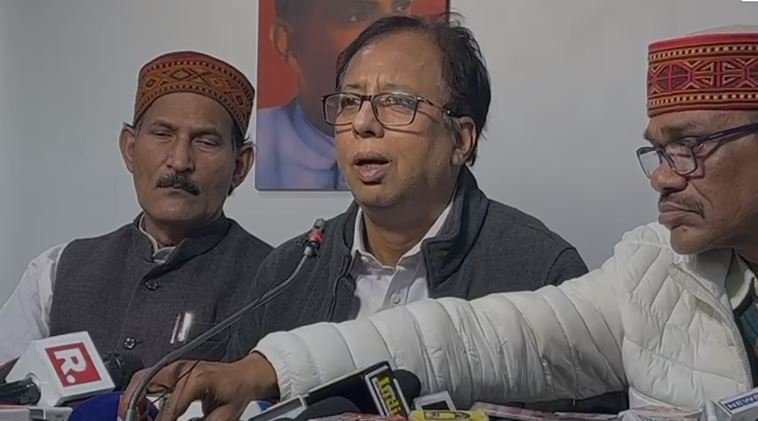'नीतीश काफिले के कारण ट्रेन को रोके जाने की जांच की मांग' 'नीतीश काफिले के कारण ट्रेन को रोके जाने की जांच की मांग'