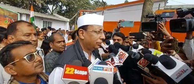 पटना में राज्यपाल फागू चौहान ने किया झंडोत्तोलन 5 पटना