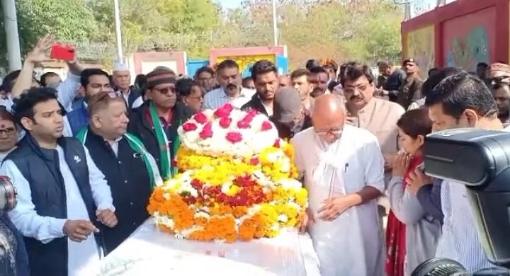 पंचतत्व में विलीन शरद यादव, बेटे और बेटी ने दी मुखाग्नि 3 sharad yadav12