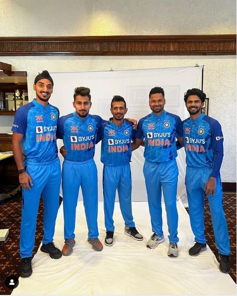 T20 Series: नए साल में नई जर्सी के साथ टीम इंडिया उतरेगी श्रीलंका के खिलाफ T20 Series: नए साल में नई जर्सी के साथ टीम इंडिया उतरेगी श्रीलंका के खिलाफ