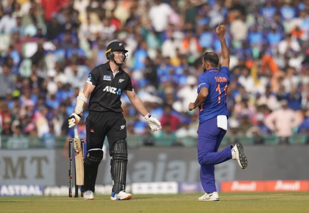 IND vs NZ 2nd ODI : भारतीय बॉलरों के सामने घुटने टेके कीवी IND vs NZ 2nd ODI : भारतीय बॉलरों के सामने घुटने टेके कीवी