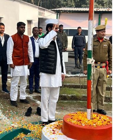 पटना में राज्यपाल फागू चौहान ने किया झंडोत्तोलन 3 पटना