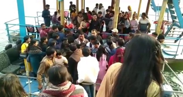 नए साल पर तिलैया डैम में सैलानियों की उमड़ी भीड़ | 22Scope News tilaya dam12 22Scope News