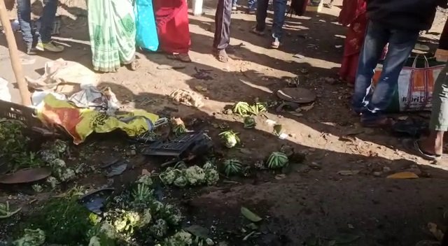 धनबाद: तोपचांची बाजार में जबरदस्त धमाका, 5 की हालत गंभीर धनबाद: तोपचांची बाजार में जबरदस्त धमाका, 5 की हालत गंभीर