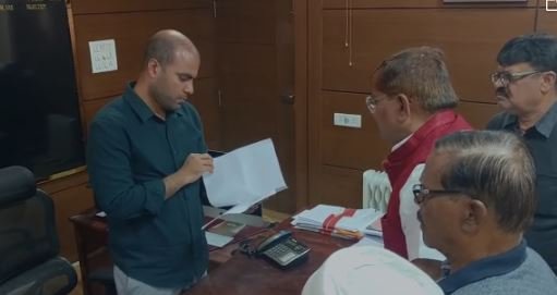 प्रशासन की जमीन को रेलवे कैसे खाली करा सकती हैः राज सिन्हा 2 raj sinha dc 2