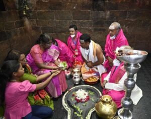 राष्ट्रपति द्रौपदी मुर्मू पहुंचीं रांची,राज्यपाल और सीएम ने किया स्वागत