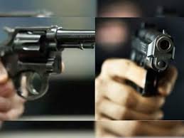 पुलिस बड़ा तालाब पिस्टल बरामद करने के लिए पहुंची | 22Scope News पुलिस आरोपी बड़ा तालाब पिस्टल बरामद करने के लिए पहुंची