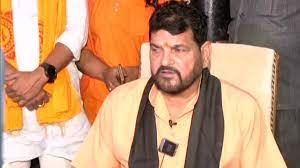 अब गंगा मे प्रवाहित करेगें पहलवान अपना मेडल