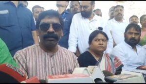 दुर्गा सोरेन की 14वीं पुण्यतिथि पर हेमंत सोरेन और सीता सोरेन