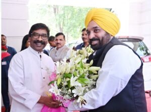 सोरेन से दिल्ली के सीएम अरविंद केजरीवाल की मुलाकात