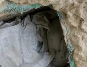 कब्रिस्तान बना शराब कारोबारियों का अड्डा