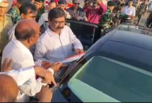 बिरसा मुंडा एयरपोर्ट के विस्तार के लिए ली जा रही जमीन का स्थानीय कर रहे विरोध, कहा- सरकार पहले पुनर्वास और भुगतान करे | 22Scope News बिरसा मुंडा एयरपोर्ट के विस्तार के लिए ली जा रही जमीन का स्थानीय कर रहे विरोध