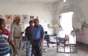 धनबाद: हाथियों के झुंड ने स्कुल भवन को किया क्षतिग्रस्त | 22Scope News forest officer reachead at sight 22Scope News