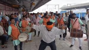 warm welcome of vande bharat express in hazaribagh 22Scope News