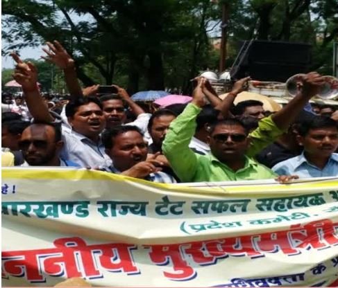 वेतनमान की मांग को लेकर सड़क पर उतरे पारा शिक्षक | Bihar Jharkhand News