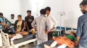 हादसाः स्कूली बच्चों से भरी ऑटो पलटी, 6 बच्चे घायल | 22Scope News 6 घायल