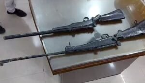 पुलिस ने दो रायफल जब्त किया
