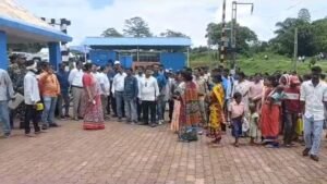 रेलवे द्वारा अधिग्रहित भूमि का मुआवजा ग्रामीणों को शीघ्र मिलेगा- गीता कोड़ा | 22Scope News सर्वे स्थल में सैकड़ों की संख्या में रैयत उपस्थित रहे