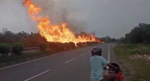 चरही घाटी के समीप पलटा गैस टैंकर