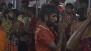 भक्ति में डूबा बाबा नगरी देवघर