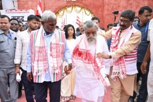 झारखंड आदिवासी महोत्सव का शुभारंभ हो चुका है। मुख्यमंत्री हेमंत सोरेन ने अपने भाषण में आदिवासी के इतिहास और वर्तमान को लेकर बात करते हुए कहा कि झारखंड की आधारशिला आदिवासी समाज है।