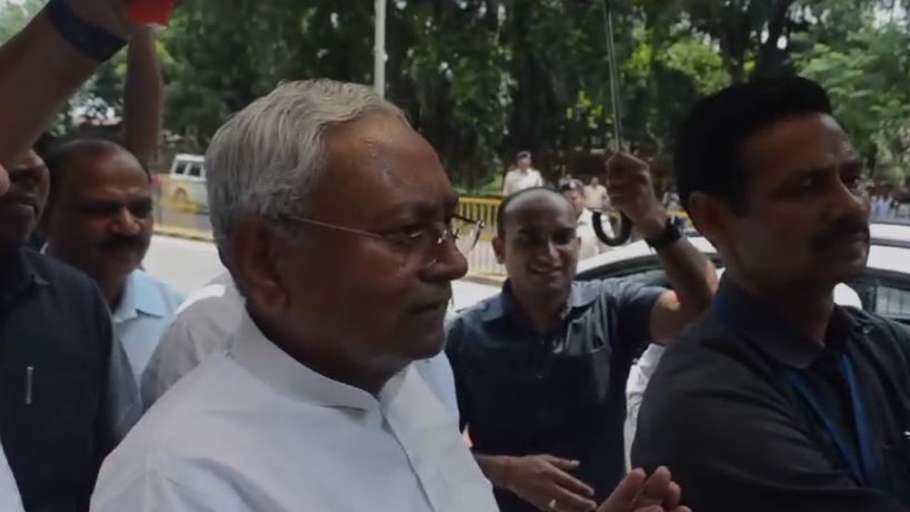 Breaking : अचानक लालू यादव से मिलने राबड़ी आवास पहुंचे CM नीतीश | Bihar  Jharkhand की खबरें हिंदी में