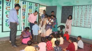 आंगनबाड़ी केंद्रों के निरीक्षण के क्रम में बच्चों के हाइट एवं वेट की हुई जांच