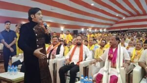 लोक गायक-गायिकाओं की प्रस्तुति ने बांधा समा