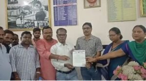 स्पेशल ट्रेन संचालित करने हेतु मांग पत्र भी सौंपा गया