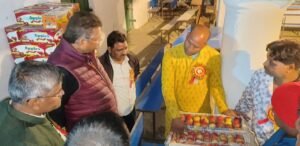 हजारीबाग में लगता है अनोखा बाजार, समाज के लोगों से लिया जाता सहयोग, लागत मूल्य पर फल बेच कर वापस किया जाता है पैसा | 22Scope News हजारीबाग में लगता है अनोखा बाजार, समाज के लोगों से लिया जाता सहयोग, लागत मूल्य पर फल बेच कर वापस किया जाता है पैसा