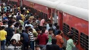 स्टेशनों के साथ ही एयरपोर्ट पर यात्रियों की भारी भीड़