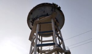 किशोरी ने लगाई छलांग