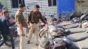 दो शातिर बाईक चोर गिरफ्तार