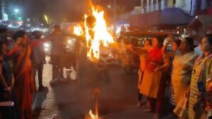 महिला चौपाल ने किया पुतला दहन