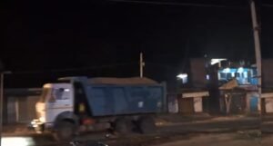 Gumla : बालू की चोरी - बालू माफिया- अफसर - नेता सिंडिकेट , करोड़ों रुपए सरकारी राजस्व का नुकसान Gumla : बालू की चोरी - बालू माफिया- अफसर - नेता सिंडिकेट , करोड़ों रुपए सरकारी राजस्व का नुकसान