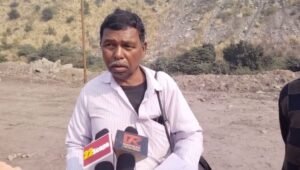 मुआवजा और नियोजन की मांग को लेकर रैयतों का अनिश्चितकालीन धरना