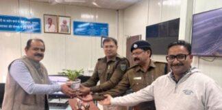 कुलदीप कुमार ने नीरज जलोटा से औपचारिक मुलाकात की