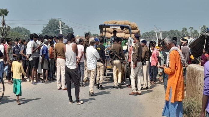 अवैध खनन ढुलाई को लेकर उपहारा पुलिस व ग्रामीणों में हिंसक झड़प