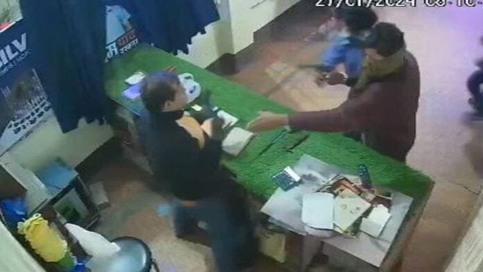 शख्स को गोली मारकर की लूटपाट, CCTV में Video आया सामने