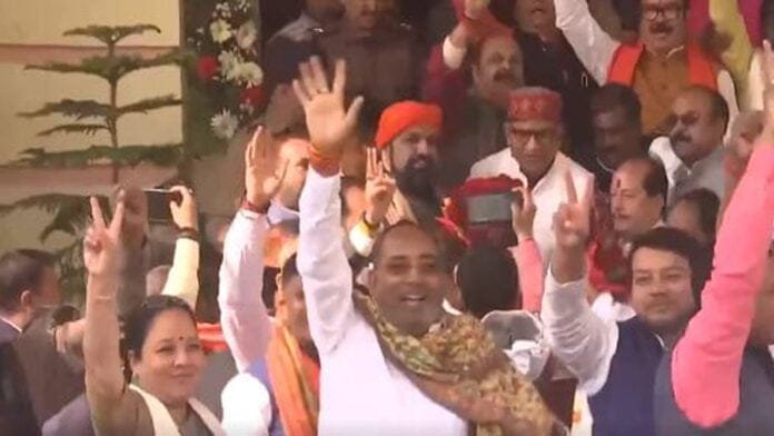 Breaking : BJP के सभी विधायक जय श्रीराम के नारों के साथ पहुंचे विधानसभा