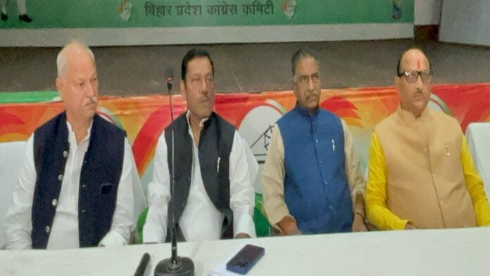 बागी विधायकों के सवाल पर फायर हो गए अखिलेश सिंह