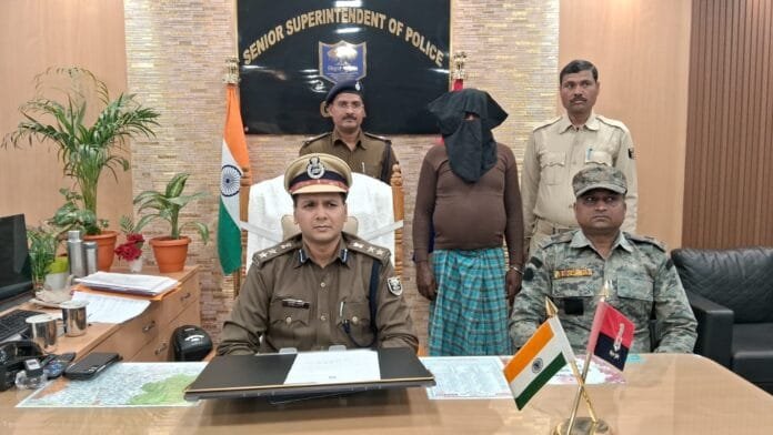 Gaya Police पुलिस ने पर्चा चिपकाने वाले नक्सली को किया गिरफ्तार