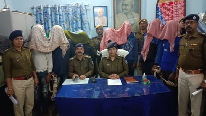 पुलिस पर रोड़ेबाजी व फायरिंग कर हमला करने के मामले में 17 गिरफ्तार