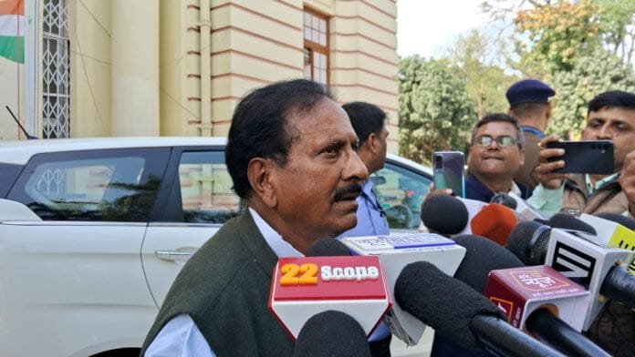 पाठक पर JDU MLC ने उठाया सवाल, कहा- उन्हें हटाना चाहिए