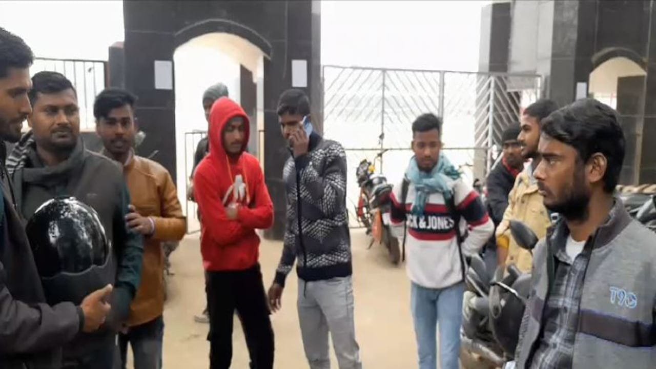 Munger Chori बहन को परीक्षा दिलाने आए भाई की बाइक चोरी
