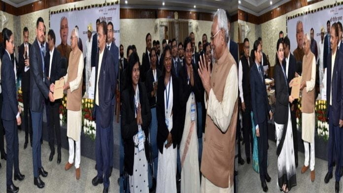 सहायक अभियोजन पदाधिकारी को CM नीतीश ने बांटा नियुक्ति पत्र