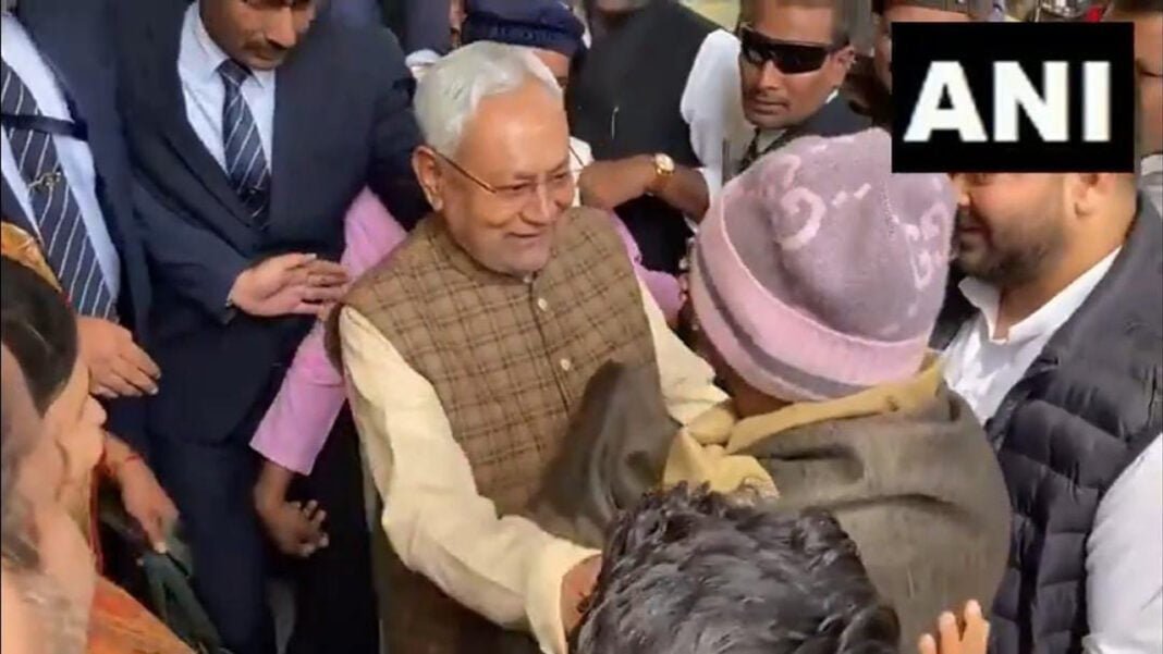 Breaking : सरकार गिरने के बाद विधानसभा में आमने-सामने दिखे नीतीश-लालू